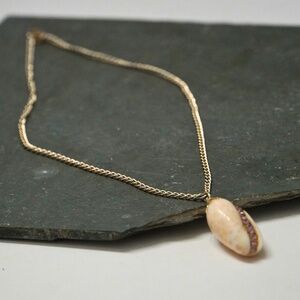 Vintage 1970s Sarah Coventry Conch Shell Necklace with Purple Stones